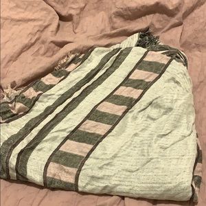 Wilfred Accessories - Aritzia Blanket Scarf Wilfred Accessories - Aritzia Blanket Scarf